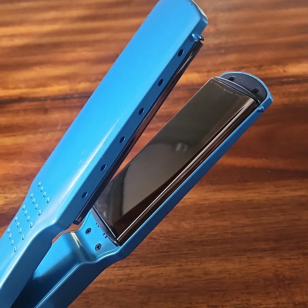 BaByliss Pro Nano Titanium 1 3/4" Ionic Straightener - Picture 6 of 16